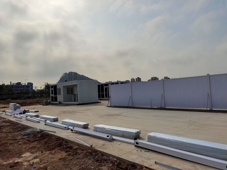 寶安區(qū)國際機(jī)場部分路段修建使用PVC圍擋安裝