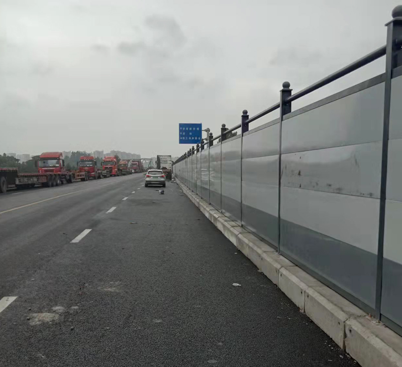 旭東C款鋼圍擋1500米，保障龍崗隔離醫(yī)院出行安全