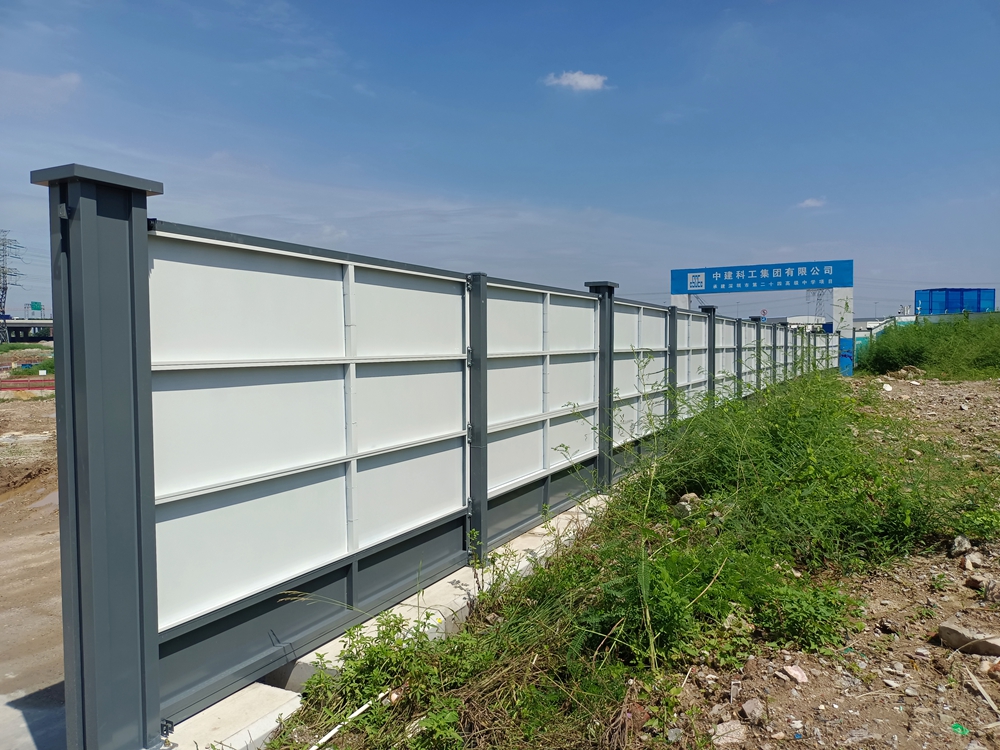 深圳坂田街道工程現(xiàn)場(chǎng)安裝旭東鋼圍擋