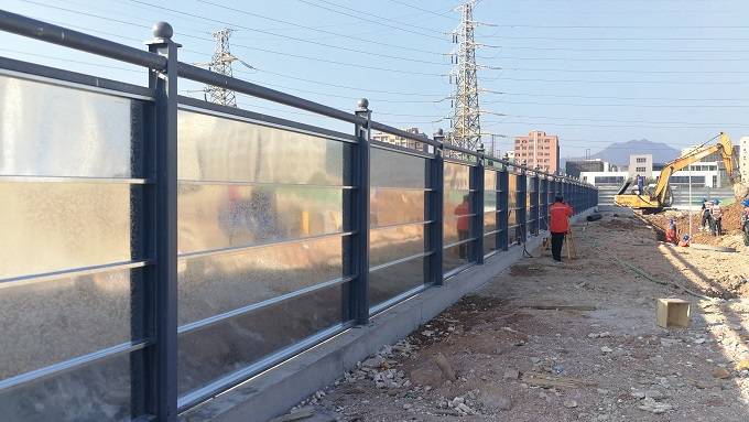 關于深圳圍擋的使用標準讓專業(yè)的施工圍擋廠家為您解答