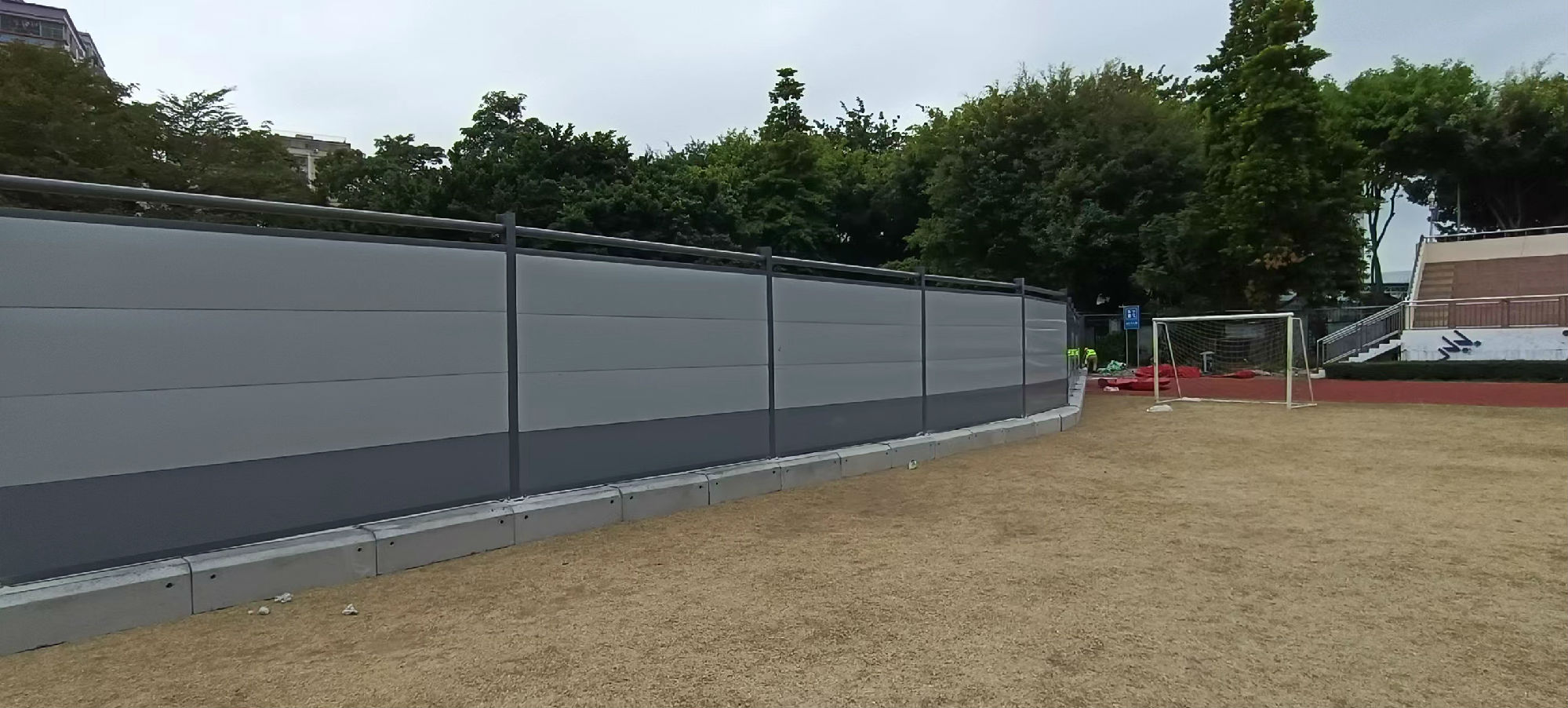 圍擋廠家如何選擇？旭東鋼構(gòu)圍擋廠家建議從這5個(gè)方面考慮