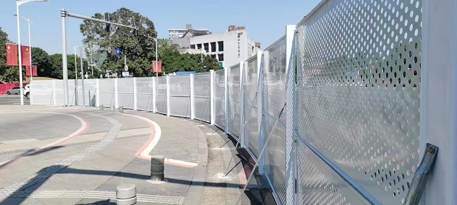 裝配式鋼結(jié)構(gòu)圍擋的耐久性和使用壽命如何？【旭東鋼構(gòu)圍擋】