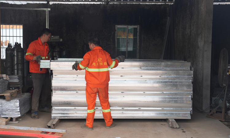 爭分奪秒，300 米圍擋星夜馳援鹽田工地