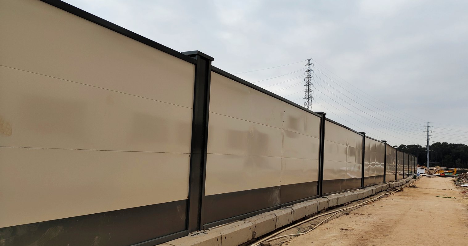 為上千處工地提供鋼圍擋：堅固耐用、可回收、安裝快！