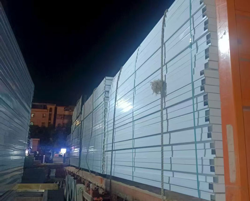 鋼結(jié)構(gòu)圍擋全套直銷，配件堅(jiān)實(shí)可回收，品質(zhì)過(guò)硬找旭東